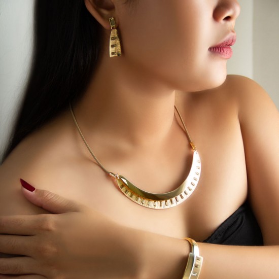 Kalung Emas Nefertari